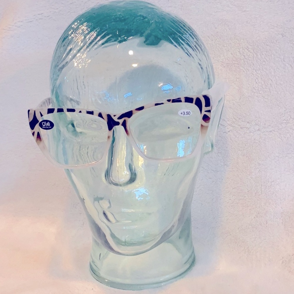 3.50 Fashion Readers with Blue light technology.